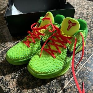 KOBE BRYANT 6 ZOOM GRINCH SHOES RED LACES